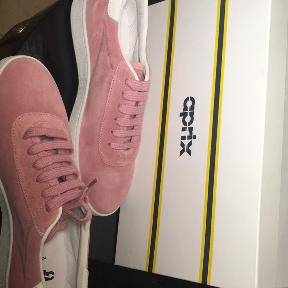Aprix sneakers are the color of the season